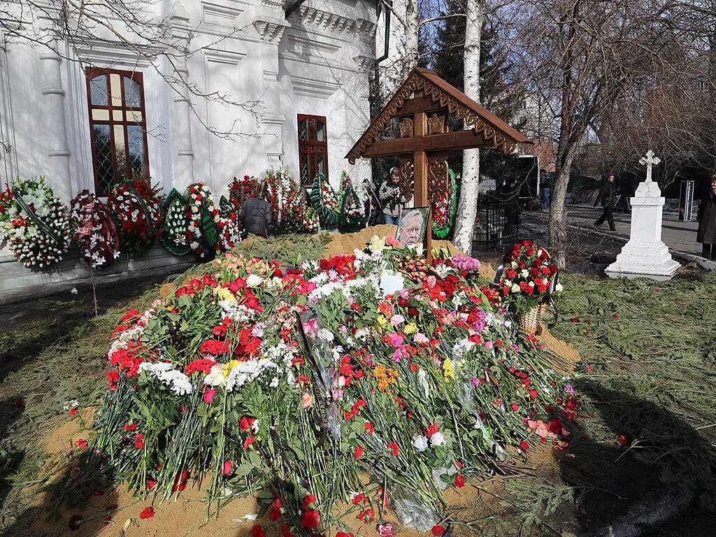 Где похоронены писатели. Знаменский монастырь Иркутск могила Распутина.