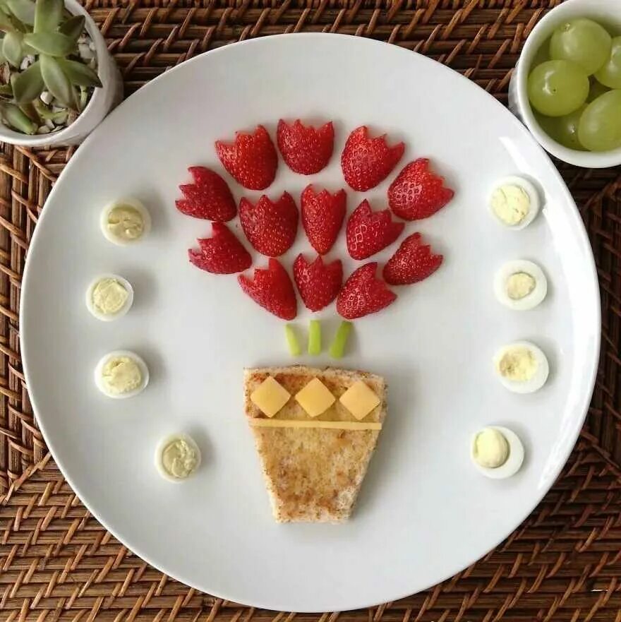 Бутерброды для детей. Салат букет. Украшение блюд для детей. Букет с едой. Украшение бутербродов для детей.