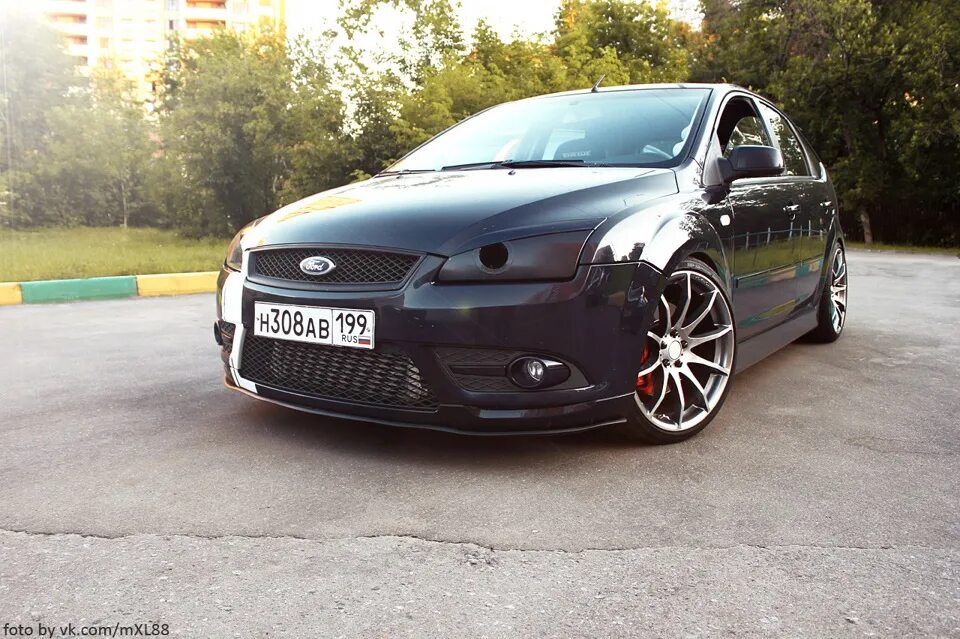 Передний бампер CarZone дорестайлинг на Ford Focus 2