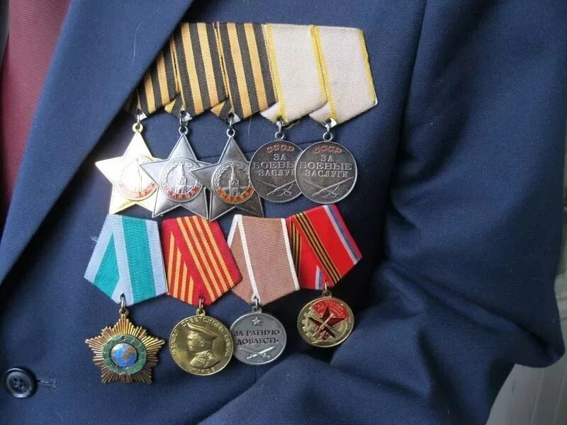 Russian Defence Ministry General of the Army Sergei Shoigu awards wounded servic