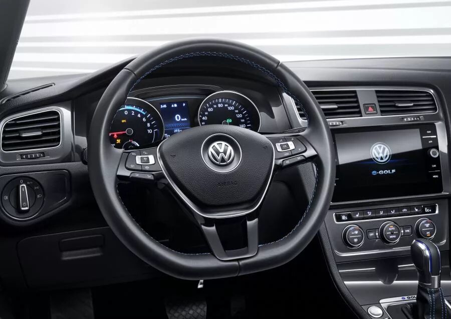 Vw polo управление. Фольксваген гольф 2018 приборная. Панель управления Фольксваген поло седан 2019. Панель Фольксваген поло 2021. Торпеда Фольксваген поло 2021.