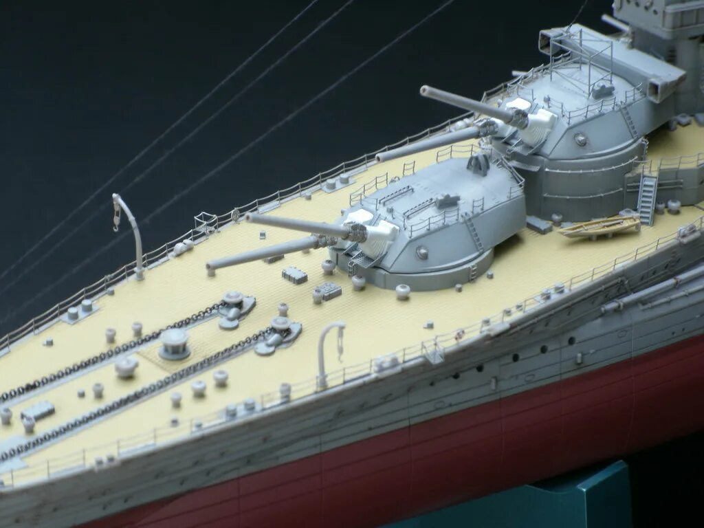 Бисмарк линкор 1/350 трумпетер. Hasegawa 1/350 линкор. Линкор 1 350. Линкор севастополь модель. Линкор муцу 1/350.