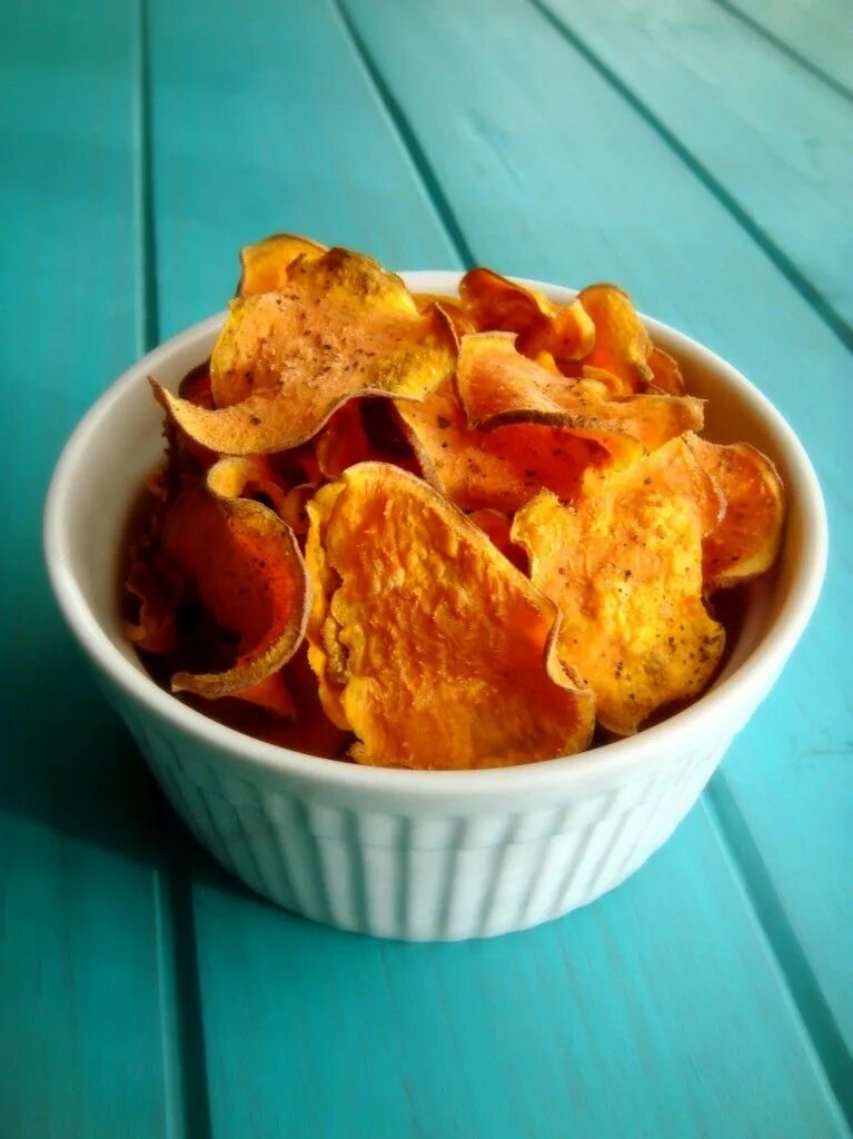 Постные чипсы. Батат чипсы. Чипсы из батата. Чипсы Potato Chips. Китайские чипсы батат.