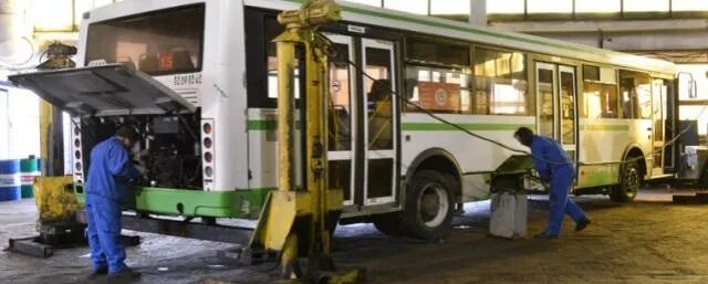 2022 автобус лиаз. Автобус для детей. Беженцы в электричках. В волгограде мужчина в автобусе. Люди в автобусе.