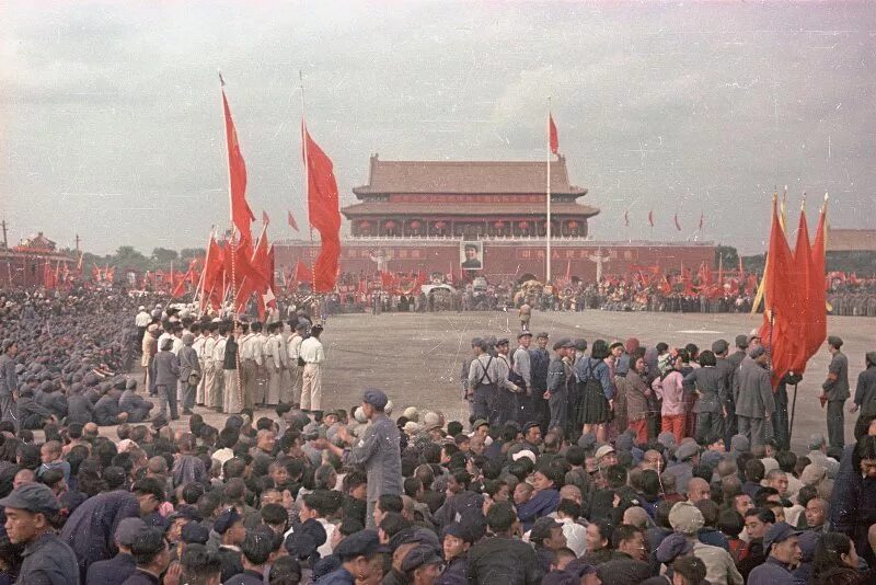 Китайская народная республика есть. Мао Цзэдун на площади Тяньаньмэнь 1949. Провозглашение китайской народной Республики 1 октября 1949 г.. Мао Цзэдун провозглашает КНР. Мао Цзэдун китайская Советская Республика.