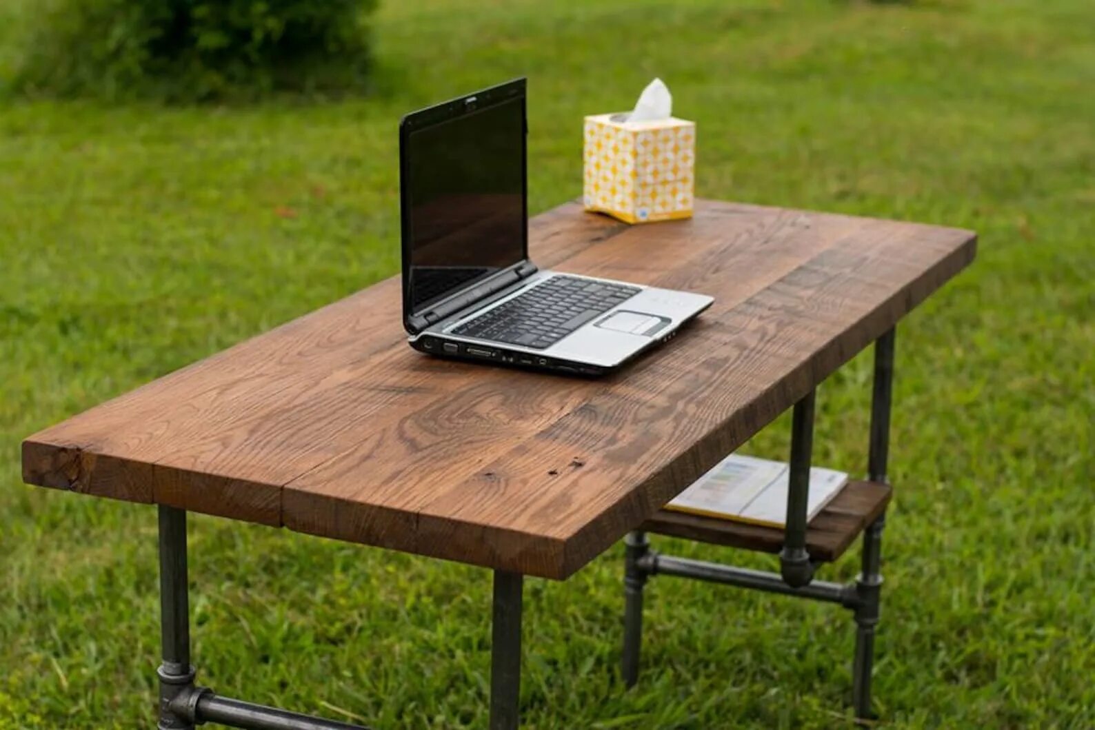 Table desk. Стол. Деревянный стол для компьютера. Стол из двери лофт. Рабочий стол из доски.