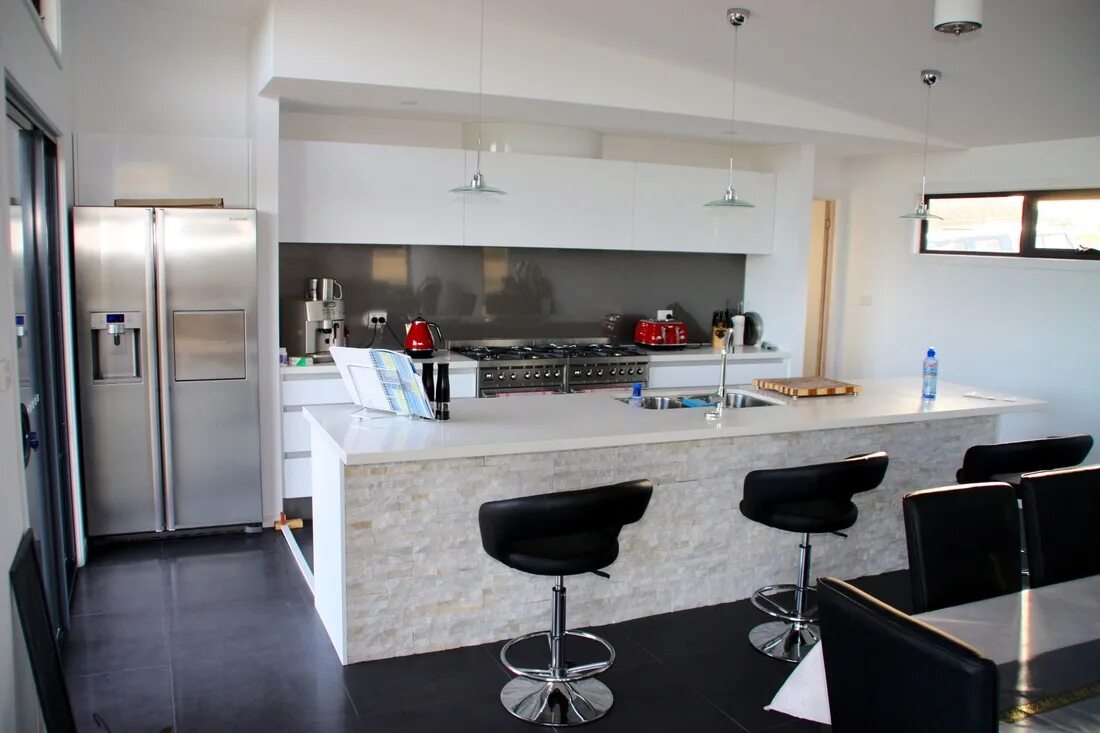 Барная стойка в баре. Ресторан blanc хохловский переулок. Барная стойка бар паб лофт. Экостиль в интерьере кафе. Хохловский переулок ресторан.