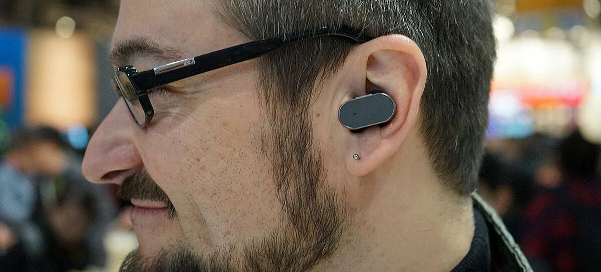 Видео где террорист ест свое ухо крокус. Sony Ear. Sony xea10. Sony ai pod.