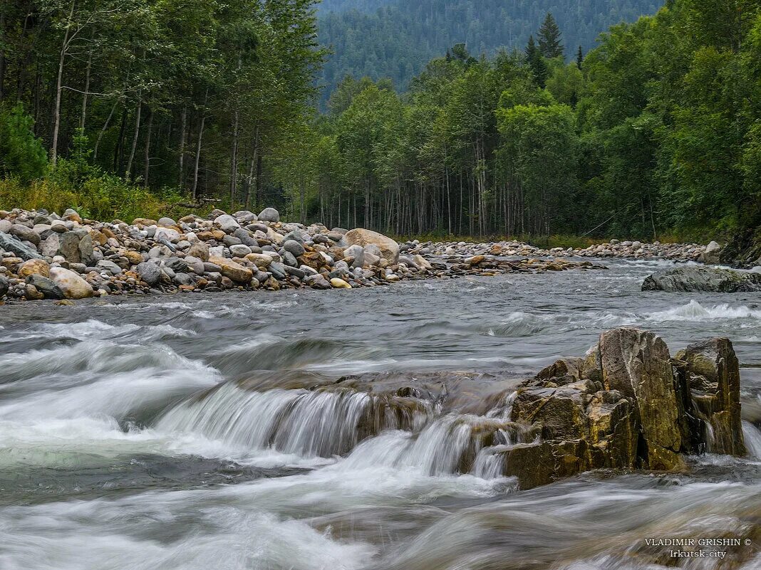 Слушать течет река бежит река. Река Солзан. Солзан Байкальск. Река Солзан течение. Фото реки Солзан.