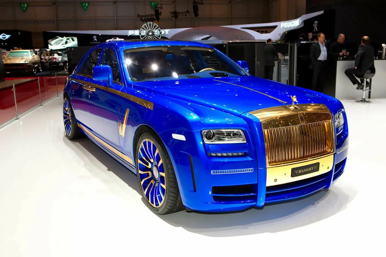 Rolls Royce Phantom Mansory золотой. Rolls Royce Ghost 2021 Mansory. Rolls Royce Phantom Mansory. Тюнингованный Роллс Ройс Фантом.