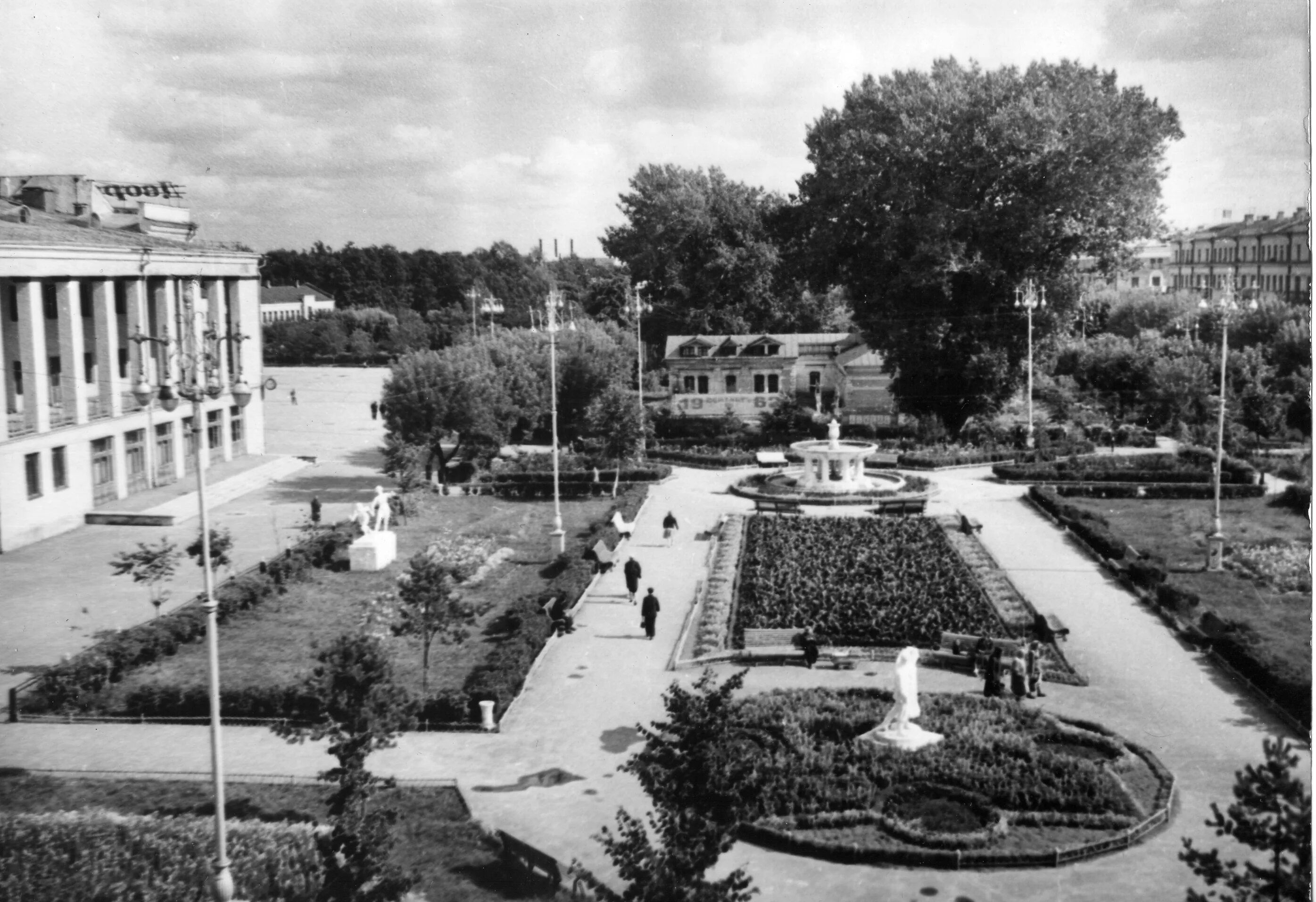 Дворец культуры Брянск старое. Старый Брянск Бежица. Дворец культуры БМЗ Брянск. Сквер на набережной Брянск.