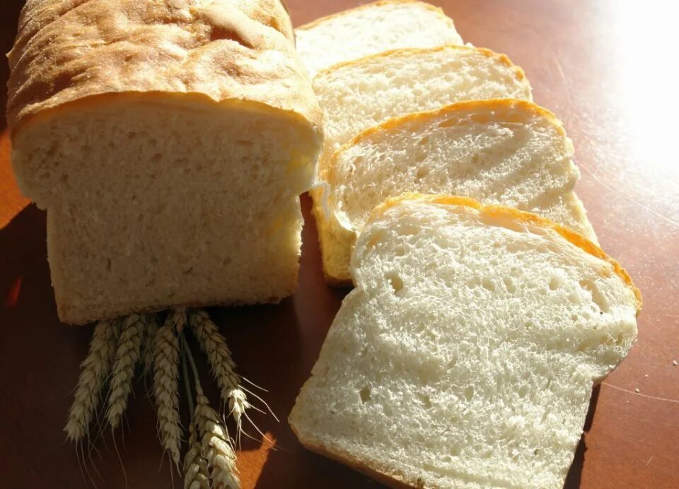 Белый хлеб получают из. Белый хлеб. Крупчатый хлеб. Хлеб из белой муки. Белково пшеничный хлеб.