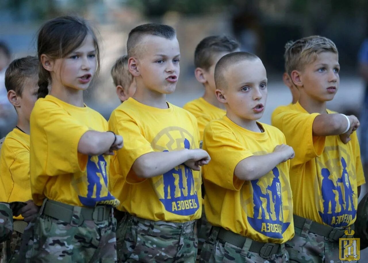 Лагерь Азовец Украина. Детские лагеря Азовец в Украине. Детские лагеря Азовцев на Украине. Маленькие украинцы