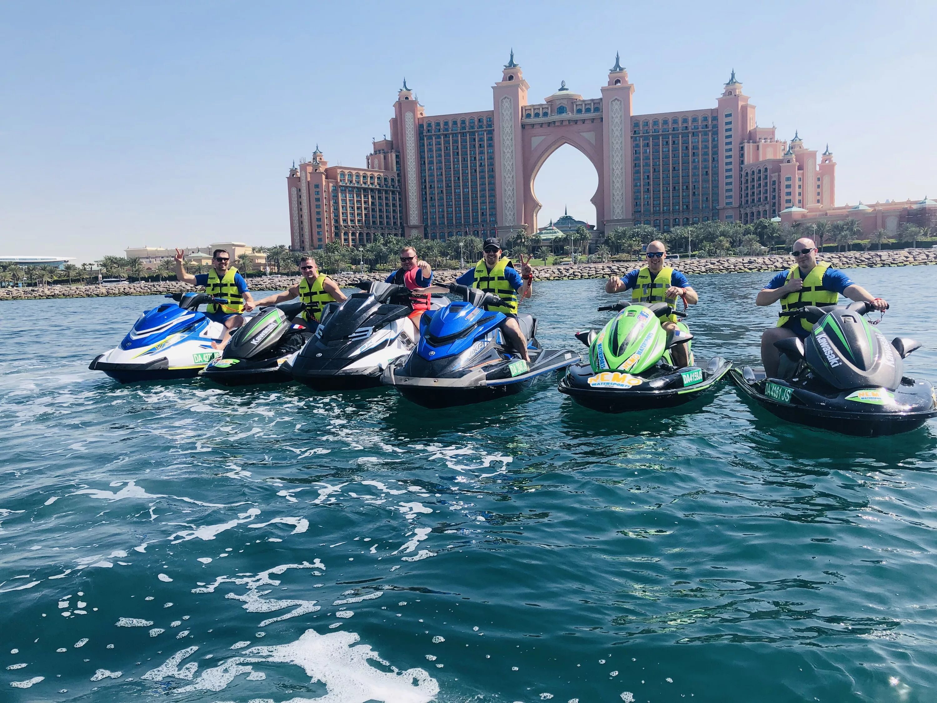 Jet Ski Dubai. Ski Dubai Дубай. Яхтинговая экскурсия Дубай. На водном мотоцикле в Дубае. Поездка в дубай на неделю