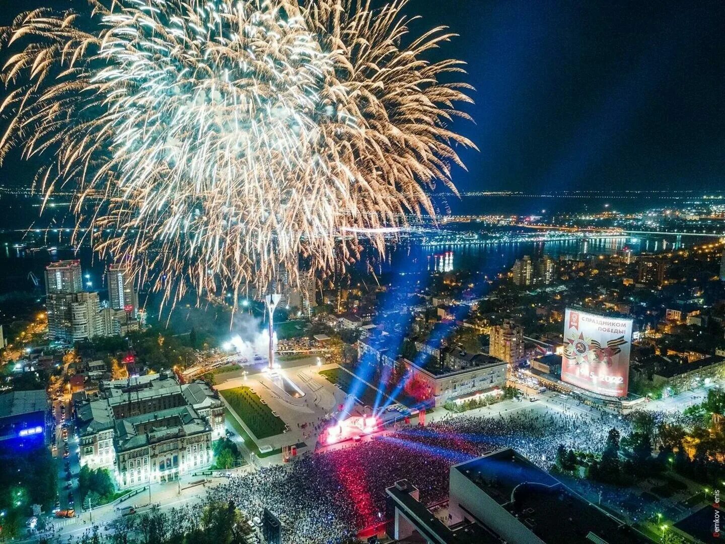 23 мая ростов. Парад победы 2015 года ростов на дону. Автопробег 2024 ко дню победы ростов-на-дону. Кубок мфл. 23 февраля салют.