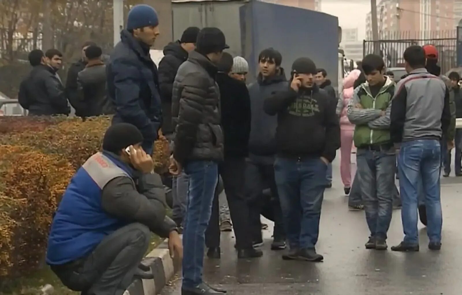 3000 мигрантов в новогоднюю ночь. Мигранты в городе. трудовые мигранты. котельники мигранты. преступления мигрантов.
