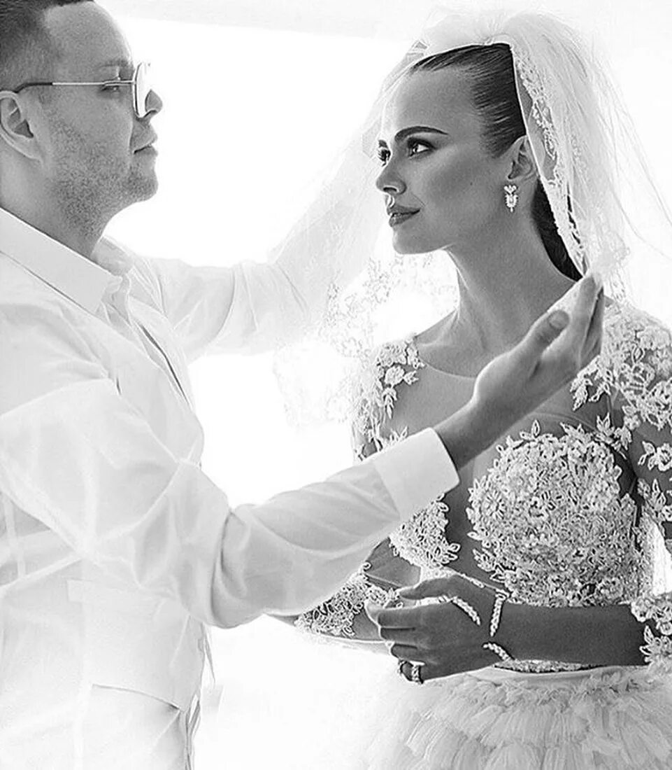 Ксения дели и егор крид фото. Ксения дели с мужем. Дели миллиардер ксения. Ксения дели с мужем. Ксения дели и осама фати рабах аль-шариф.