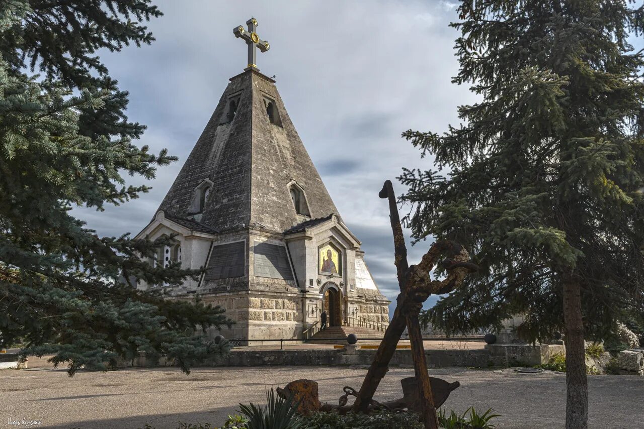 Свято никольского храма севастополь. Свято-Никольский храм-памятник, Севастополь. Севастополь Свято Никольский храм Братское кладбище. Храм на Братском кладбище в Севастополе. Севастополь храм Николая Чудотворца на Братском кладбище.