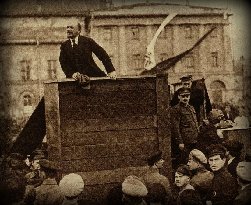 Декреты ленина 1917. Ленин в 1919 году. Революция 1917 ленин на броневике. Ленин оратор. Первая речь ленина.