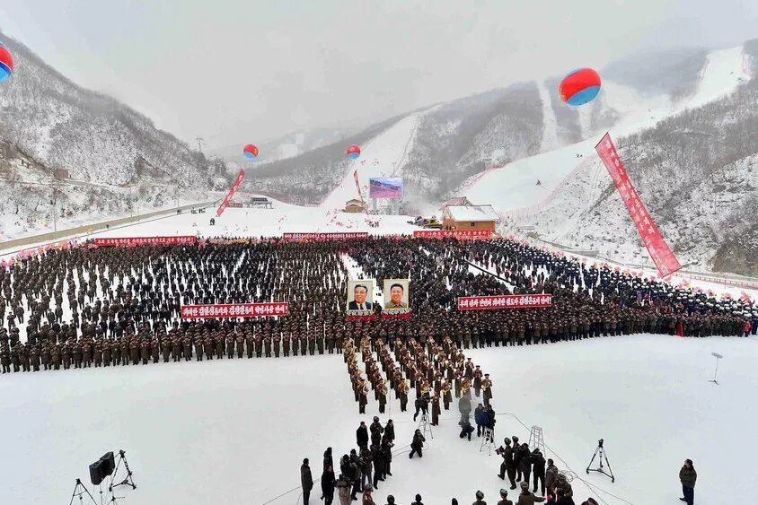 Северная корея горнолыжный курорт. Курорт Масик. Масик курорт Северная Корея. Горнолыжный курорт в Северной Корее. Северная Корея лыжный курорт.