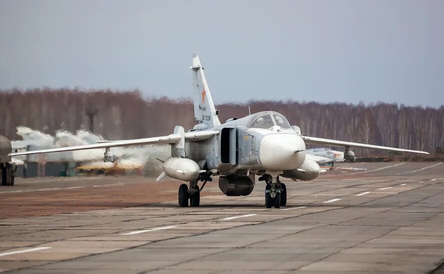 Фронтовой бомбардировщик Су-24м. Подвесные топливные баки Су-24. ПТБ - 3000 Су 24 топливный бак. ПТБ-3000 Су-24. Военное ревю 14.03 2024