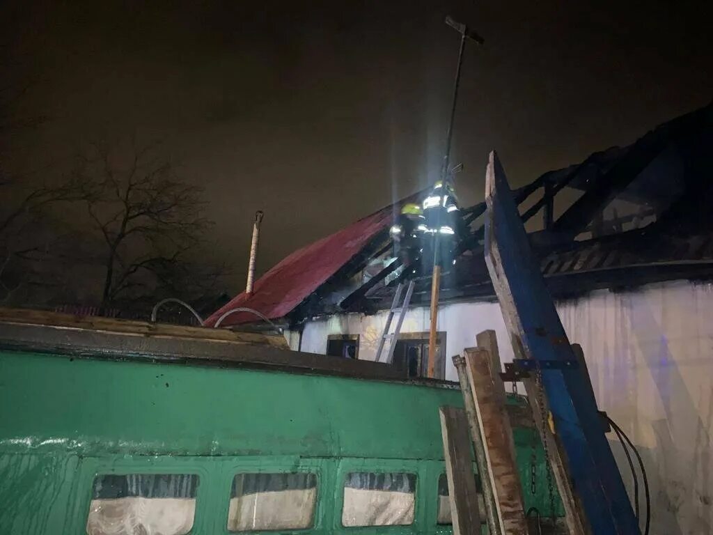 Пожар. Пожар новая сейчас. Сгоревший дом. Пожар в осиновой роще. Мегаполис в пожарах.