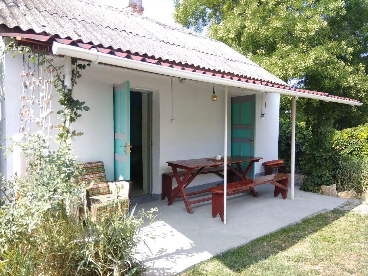 Дом в крыму симферополь. Симферополь частный сектор. Дом в крыму симферополь. Дача лозовое. Дом в пригороде симферополя.