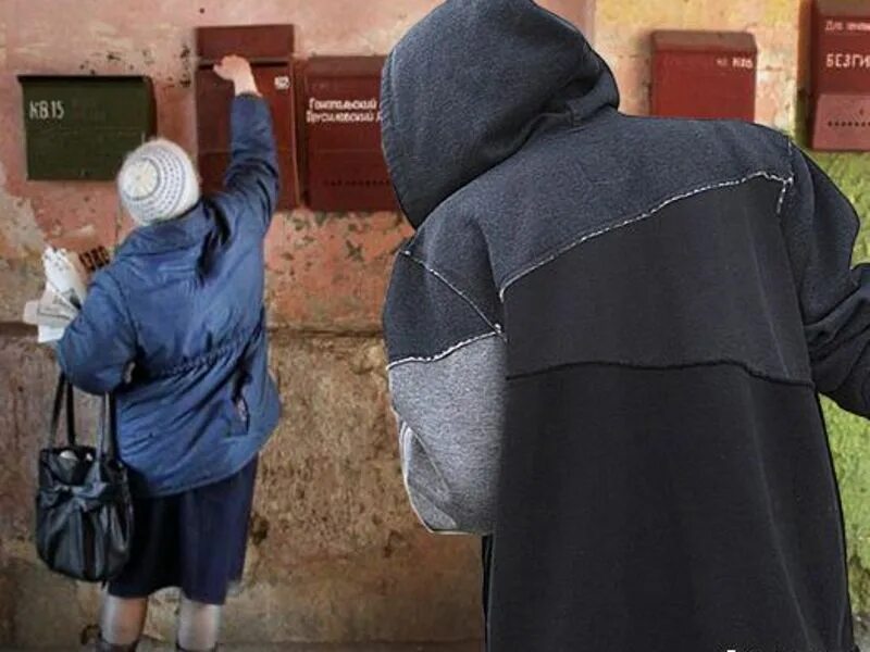 Почтальон в подъезде. Разносчик листовок в подъездах. Листовка двери. Листовки в почтовые ящики. Почтальон в подъезде.