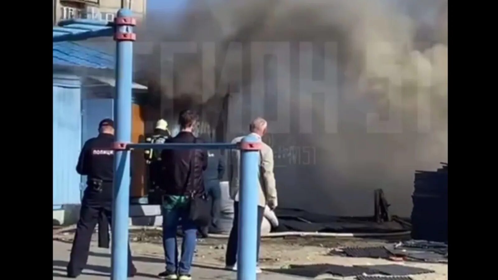К полудню ветер уже разогнал дымовую завесу