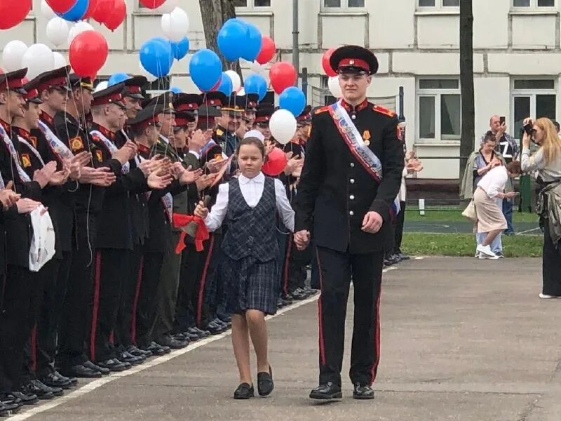 Кадеты южно сахалинск. Школа 15 ульяновск кадетский класс. Выпускник кадетской школы. Архипов. Кадет лента выпускника.