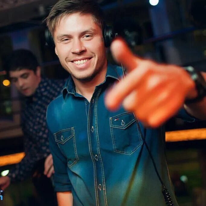 Ummi московский диджей. Илья трифонов. Все на матч карен адамян. Руслан нигматуллин 2022. Матч тв новости студия.