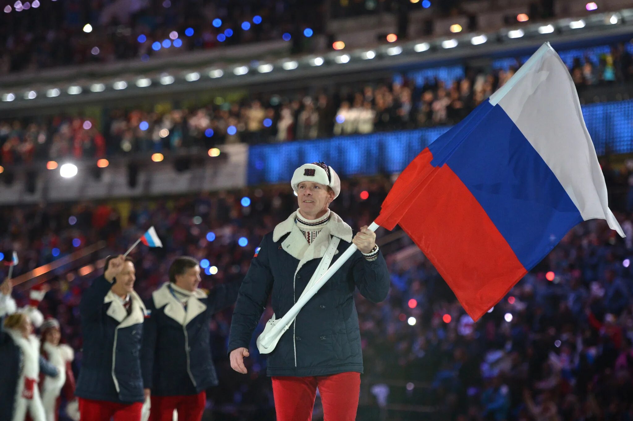 Спортсмены без флага и гимна. Флаг России на Олимпийских играх 2018. Флаг Олимпийских игр Сочи 2014.