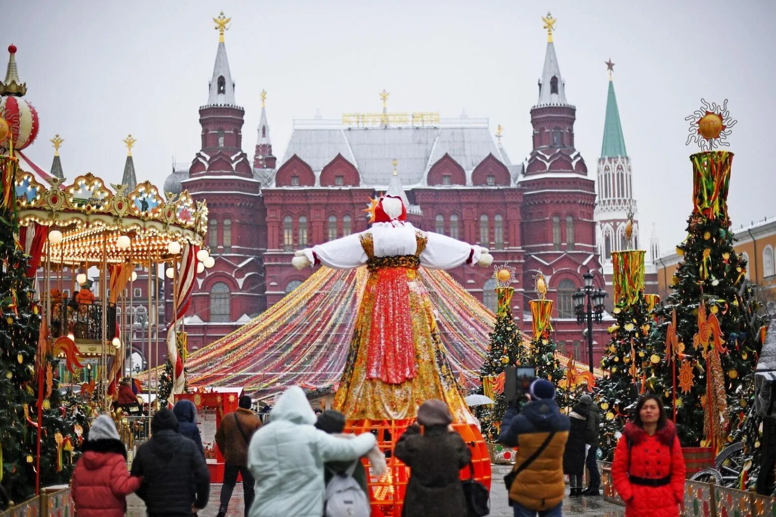 Масленица на Манежной площади. Красная площадь масленичные гуляния.