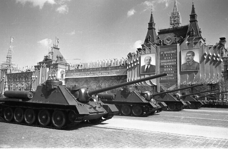 Су 100 парад Победы Москва. Парад красная площадь 1951. Парад Победы 1945 года т 34. Су-100 парад Киев.