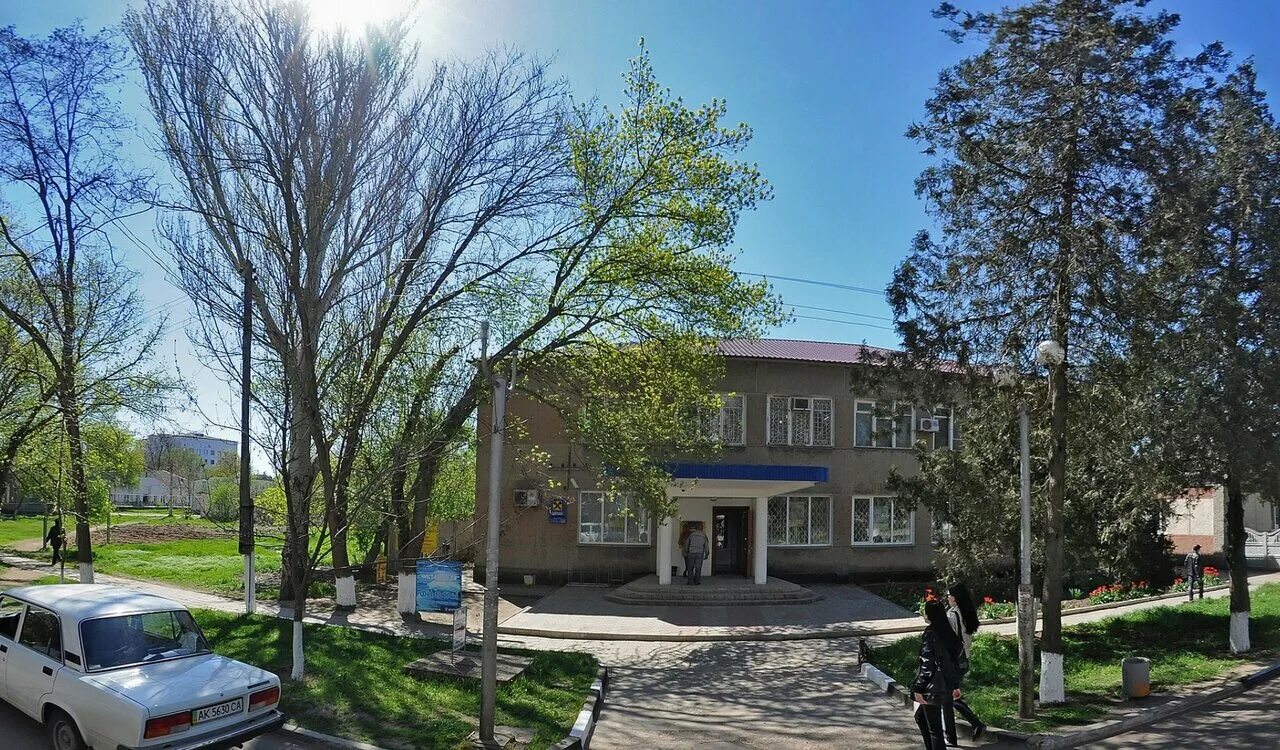 Школа пгт ленинское шабалинского района кировской. Поселок ленино крым. Г п ленино. Ленино ленинского района республики крым. Крым поселок ленино памятник ленину.