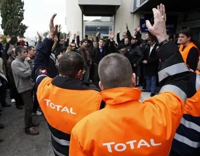 Во Франции возобновились забастовки сотрудников НПЗ Total Energies и ExxonMobil