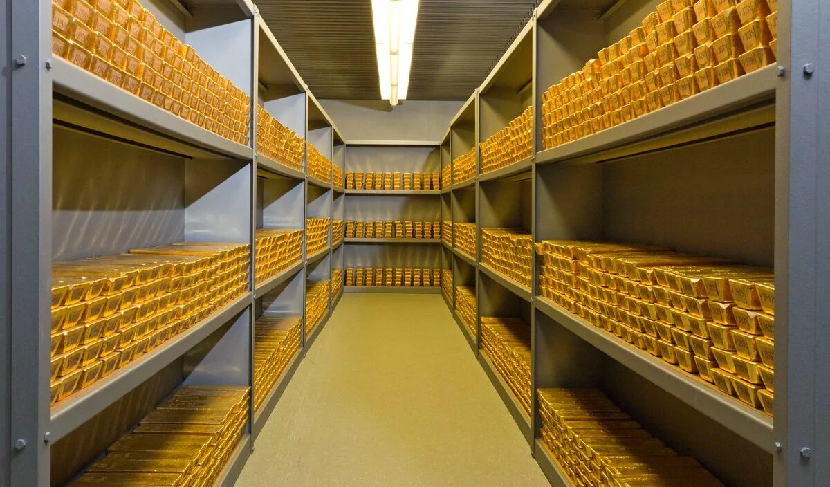 Куча золота. Золотовалютные запасы. Золотой запас стран. Слиток золота. Тонна запас.