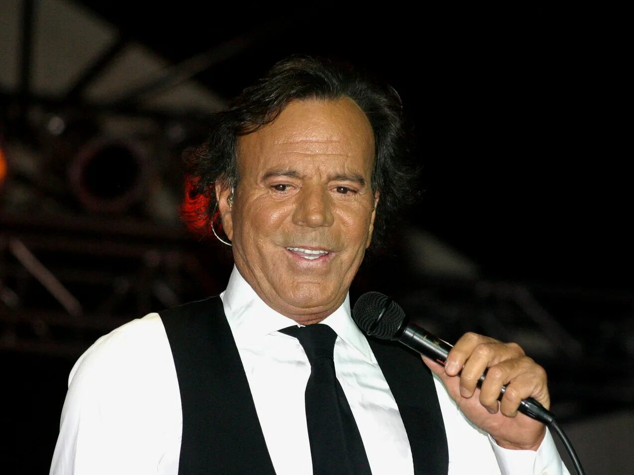 Хулио игнасио. Песни испанские хулио. Хулио иглесиас. Julio iglesias фото. Песни испанские хулио.