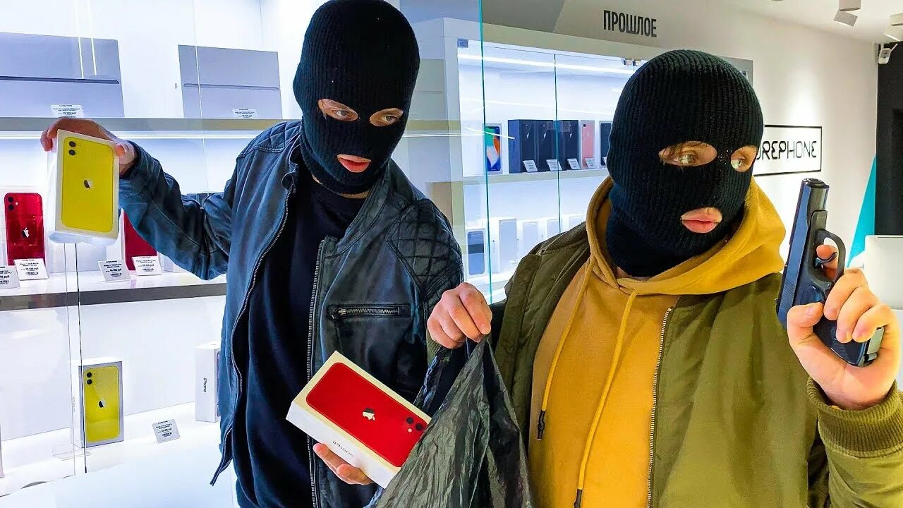Клептомания фото. Разбитая бутылка в магазине. Мужчина в магазине продуктов. 11 распродажа гиф. Пробрались в магазин.