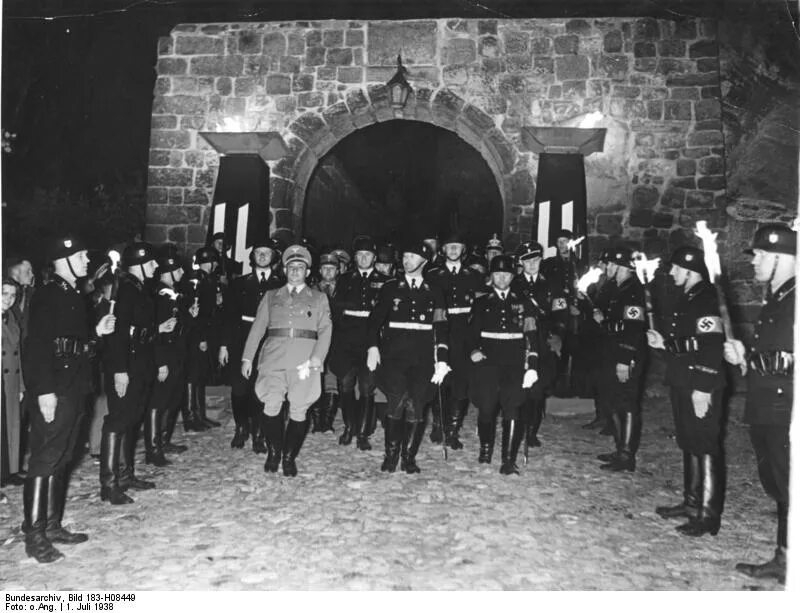 Гиммлер Аненербе. СС церемония. Факельные шествия в Германии 1933.