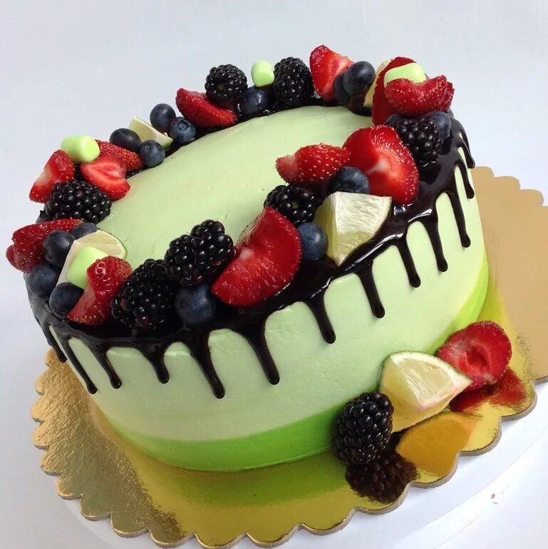 торт с фругтами на верху. фруктовый торт. торт с кремом чиз и фруктами. как сделать торт с фруктами. торт украшенный фруктами.