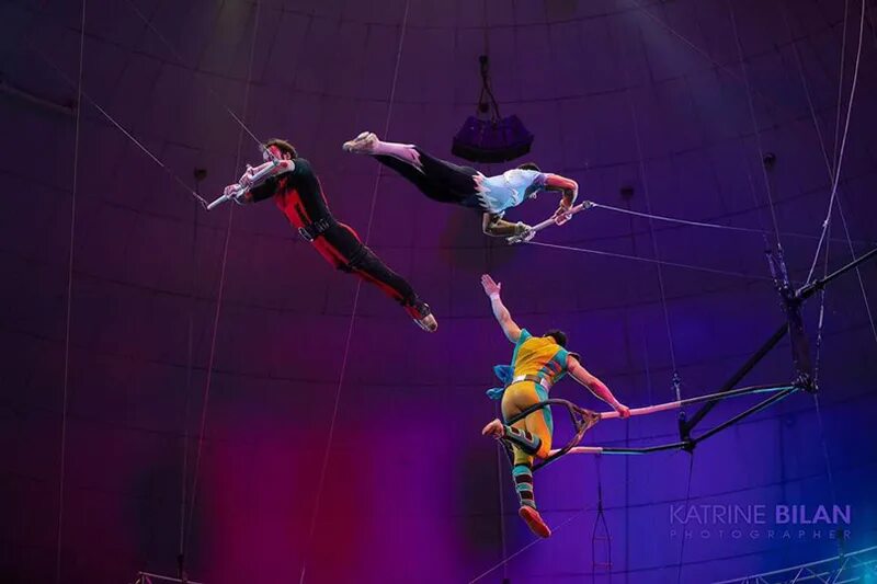 Сальто (цирковой трюк). Русские качели цирк. Цирковой акробат массой 77 кг. Эквилибрист цирк дю солей. Цирк никулина акробаты.