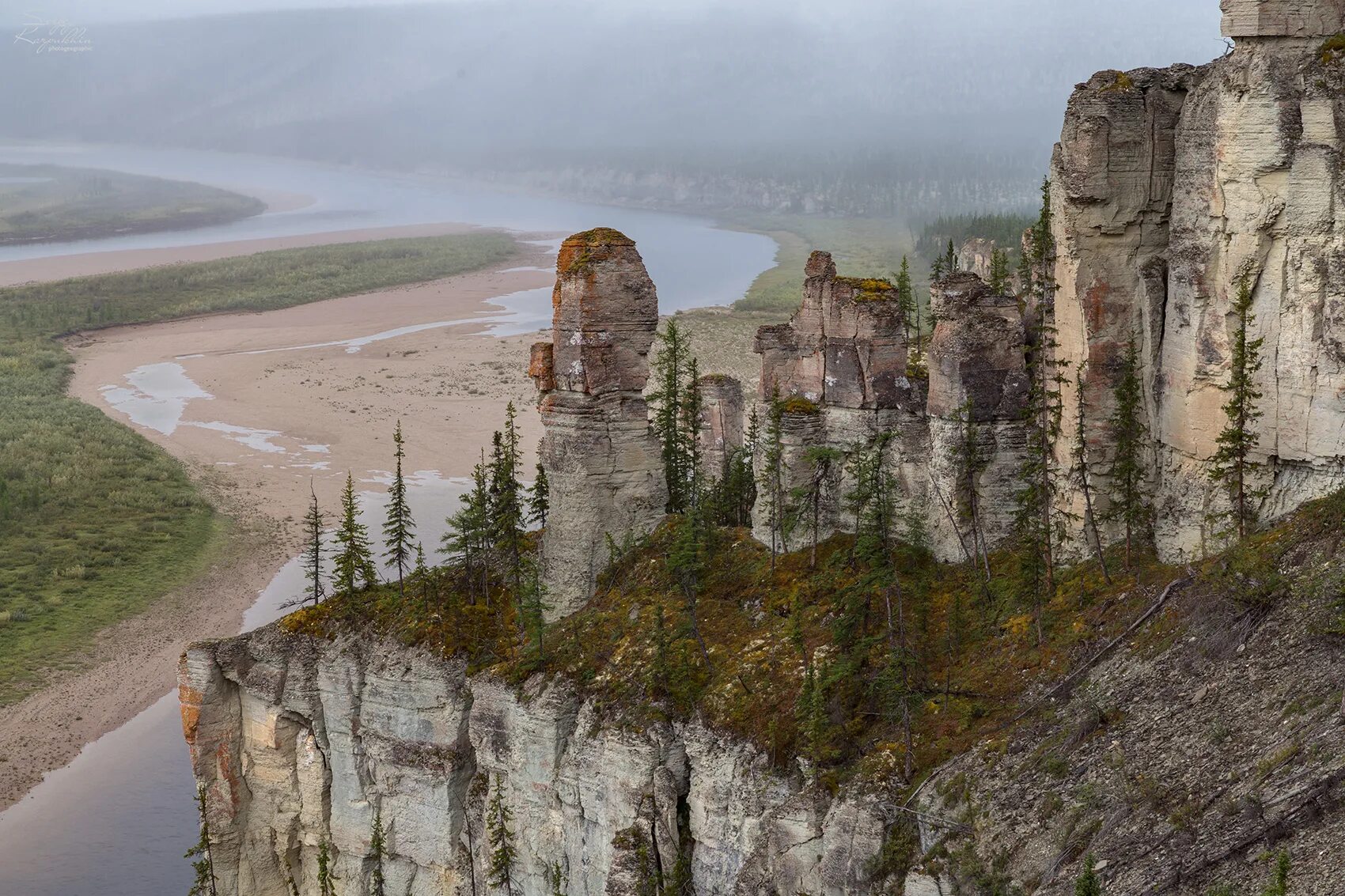 Озеро улахан-кюель. Оленек саха якутия. Исток реки лена. Оленёк (река). Оленек якутия.