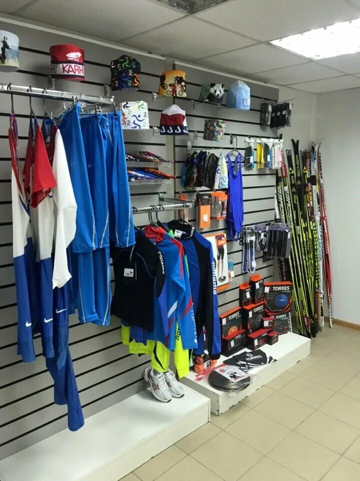 Спортивные товары. Спорт магазин. Спортивный магазин. Магазин спортивной одежды.