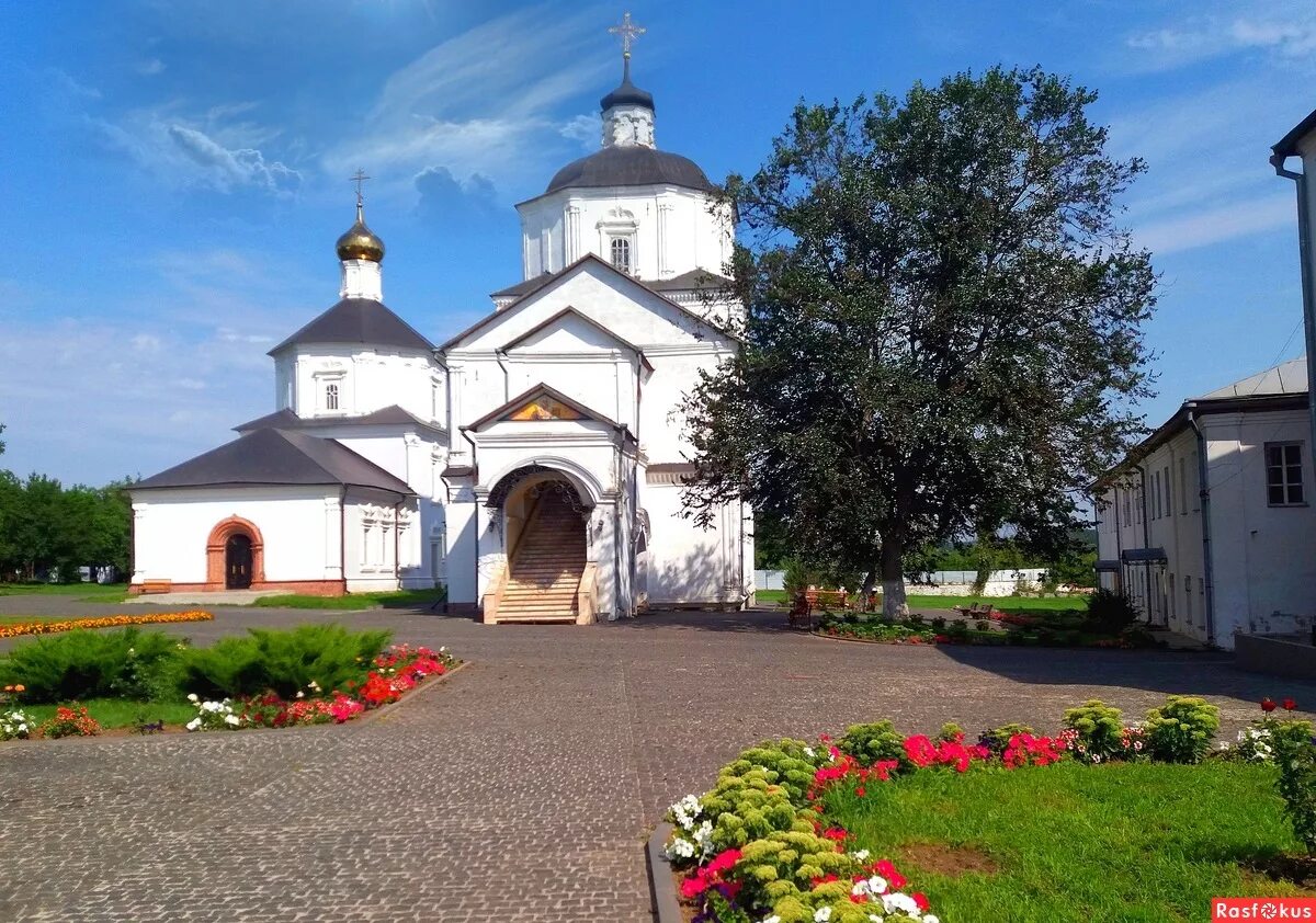 Свято николаевский мужской монастырь рыльск. Рыльский Свято-Николаевский монастырь. Рыльский Свято Никольский монастырь. Монастырь Рыльский Свято-Николаевский мужской монастырь. Свято Николаевский монастырь Рыльск.