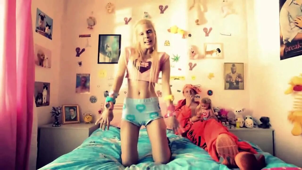 Бейбис он фаер. Di antwoord Baby's on Fire. ВШУ фтецщке ифины щт. Die antwoord - Baby's on Fire(Cut). Antwoord cookie