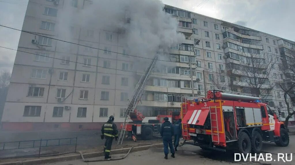 Сгоревшие многоэтажки. Пожарные Хабаровска происшествия. Пожар на балконе. Переулок Полоцкий Хабаровск пожар. Хабаровск сгорели