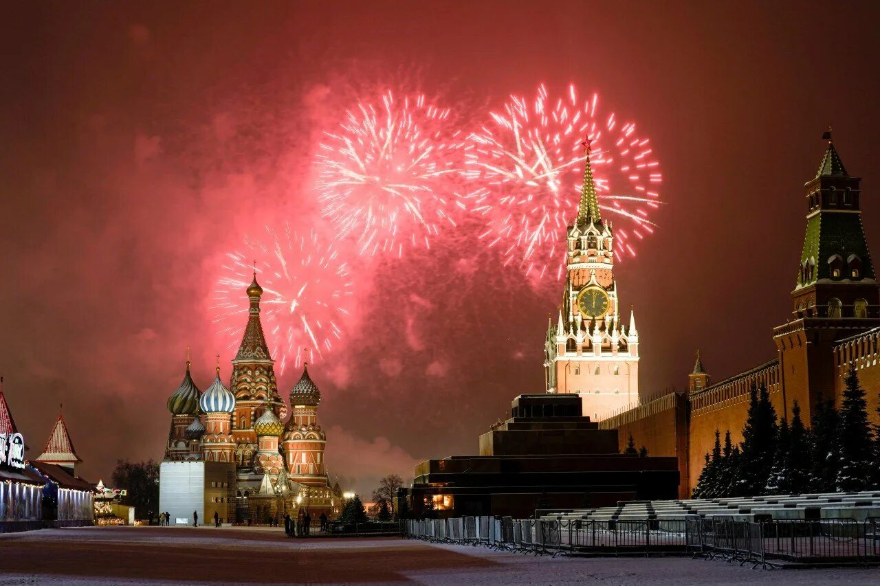 Москва на рабочий стол. Высотка на котельнической набережной. Исторический музей гум красная площадь. Москвад. Исторический музей на красной площади.