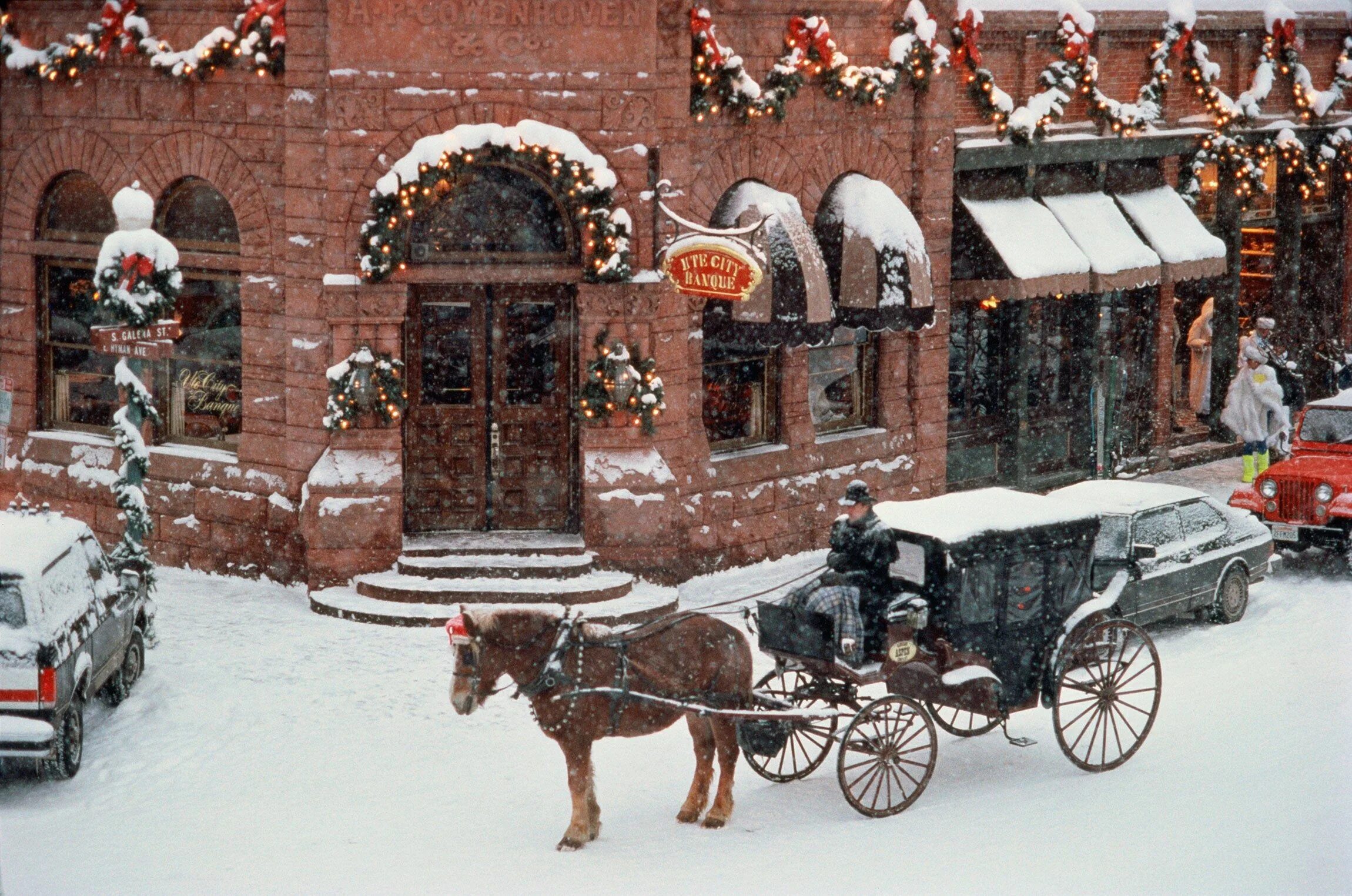 Карета зимой. Карета зимой. Карета в царицыно. Санкт-петербург зимний дворец карета. Зимний дворец санкт-петербург императорская зимняя повозка.
