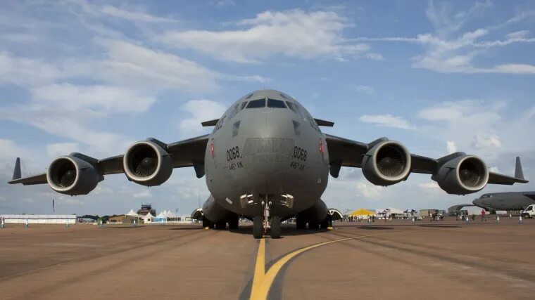 Самолет c-17 Globemaster III. Боинг с 17 Глоубмастер 3. Boeing c-17 Globemaster. Американский грузовой самолет c17 Globemaster.